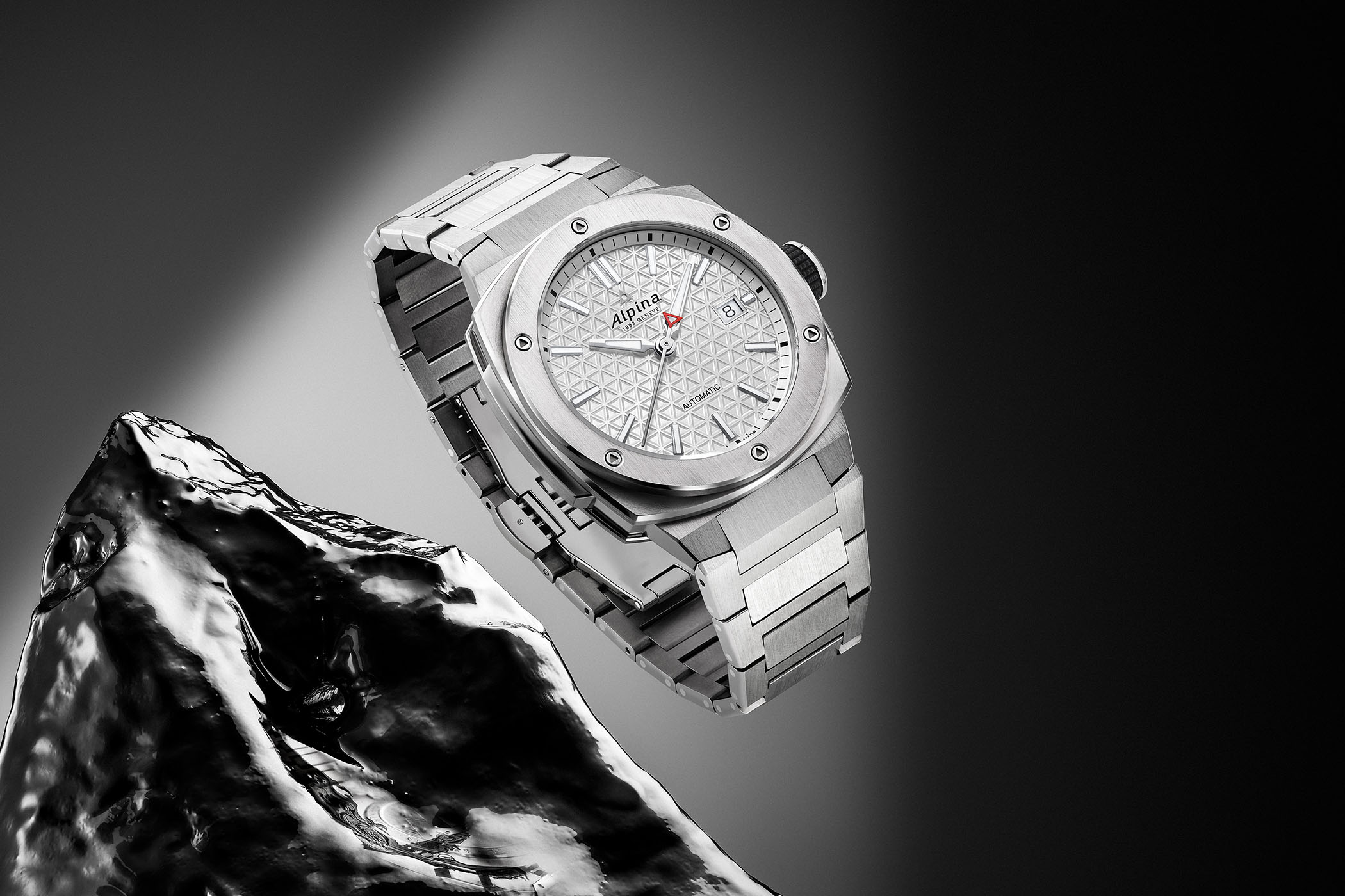 The Alpina Alpiner Extreme Automatic 39mm, Now in Titanium The Alpina Alpiner Extreme Automatic 39mm, Now in Titanium
