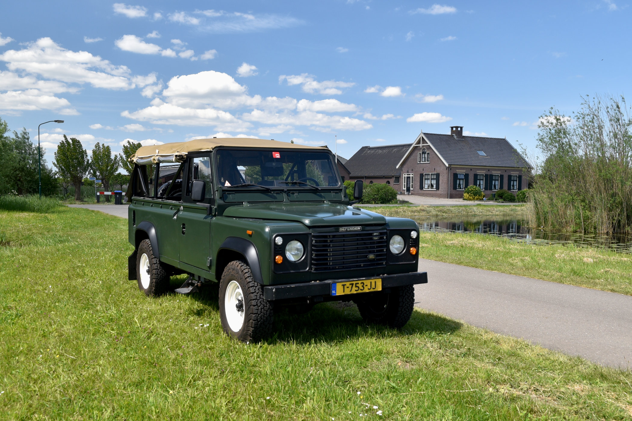 Driving The Brooklyn Sapres Land Rover Defender Electric Driving The Brooklyn Sapres Land Rover Defender Electric